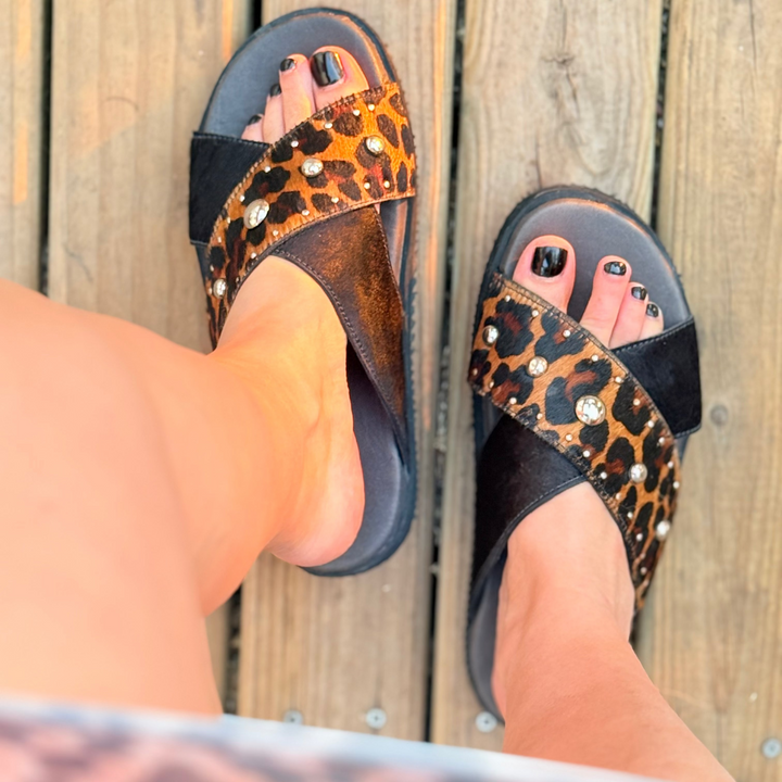 Sandalia Black Wild Leopard – Plataforma Urbana Animal Print para Mujer