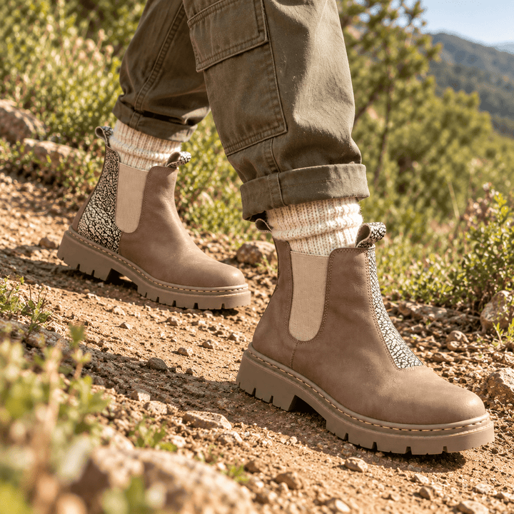 Bototos Amanda Taupe Terra – Cuero Natural Resistente al Agua Mujer | DgraciaShoes de cuero - Zapatos mujer | DgraciaShoes