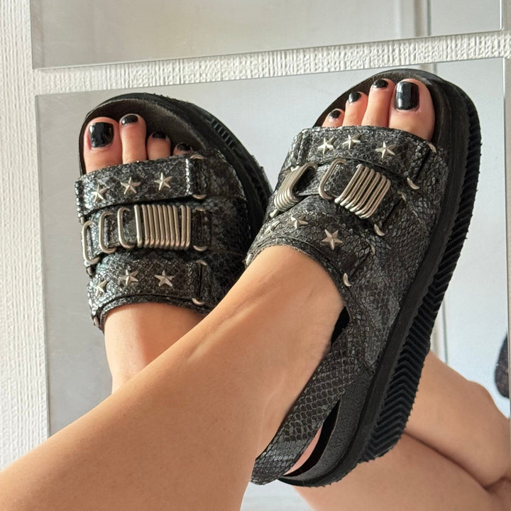 Sandalia Naive Black Snake de cuero - Zapatos mujer | DgraciaShoes