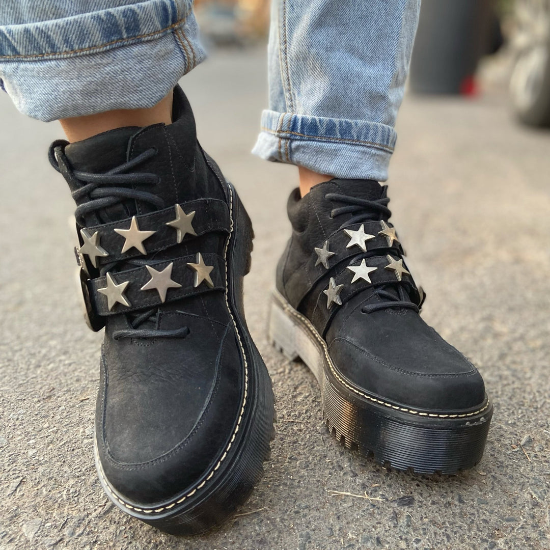 Borcego Negro Estrellas de cuero - Zapatos mujer | DgraciaShoes