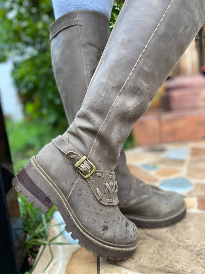 Bota Cleo Taupe de cuero - Zapatos mujer | DgraciaShoes