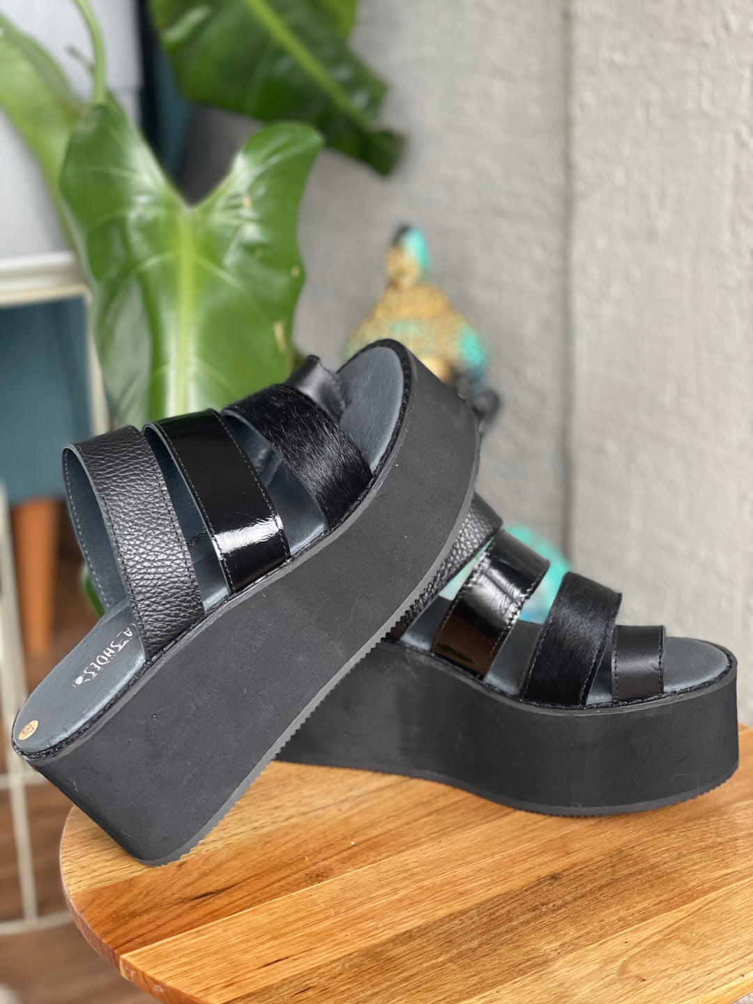Sandalia Eva Black pelos