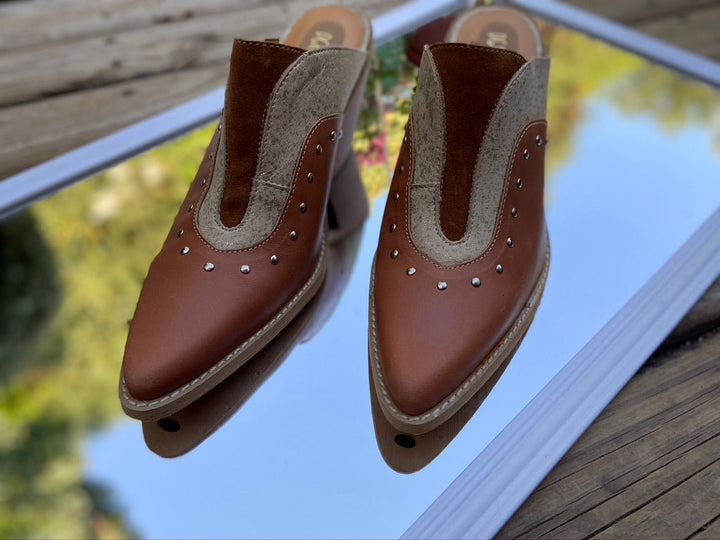 Puntilla Fernanda Camel de cuero - Zapatos mujer | DgraciaShoes
