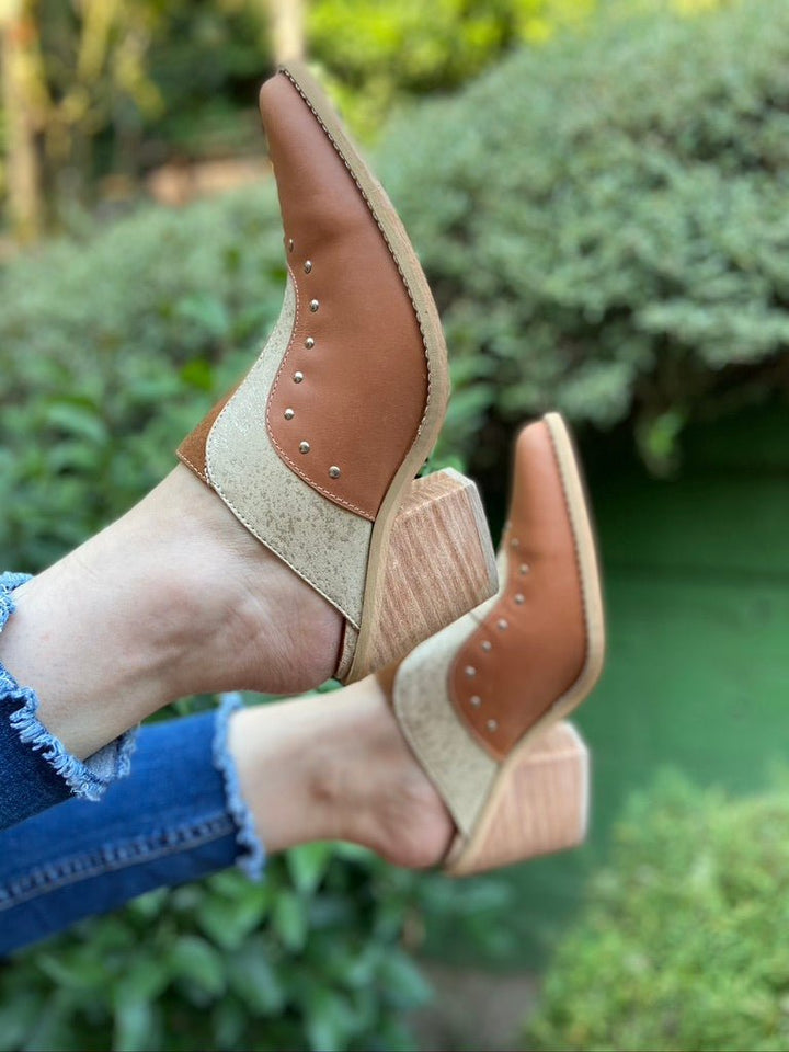 Puntilla Fernanda Camel de cuero - Zapatos mujer | DgraciaShoes
