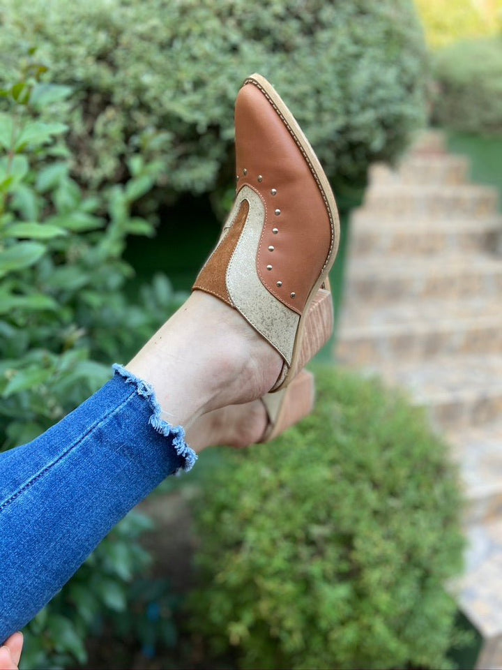 Puntilla Fernanda Camel de cuero - Zapatos mujer | DgraciaShoes